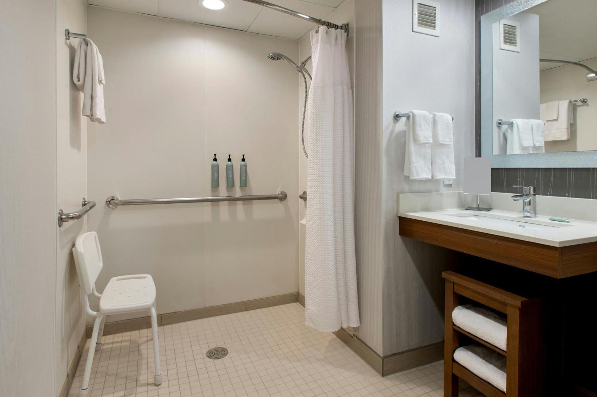 Courtyard Binghamton Hotel 3*