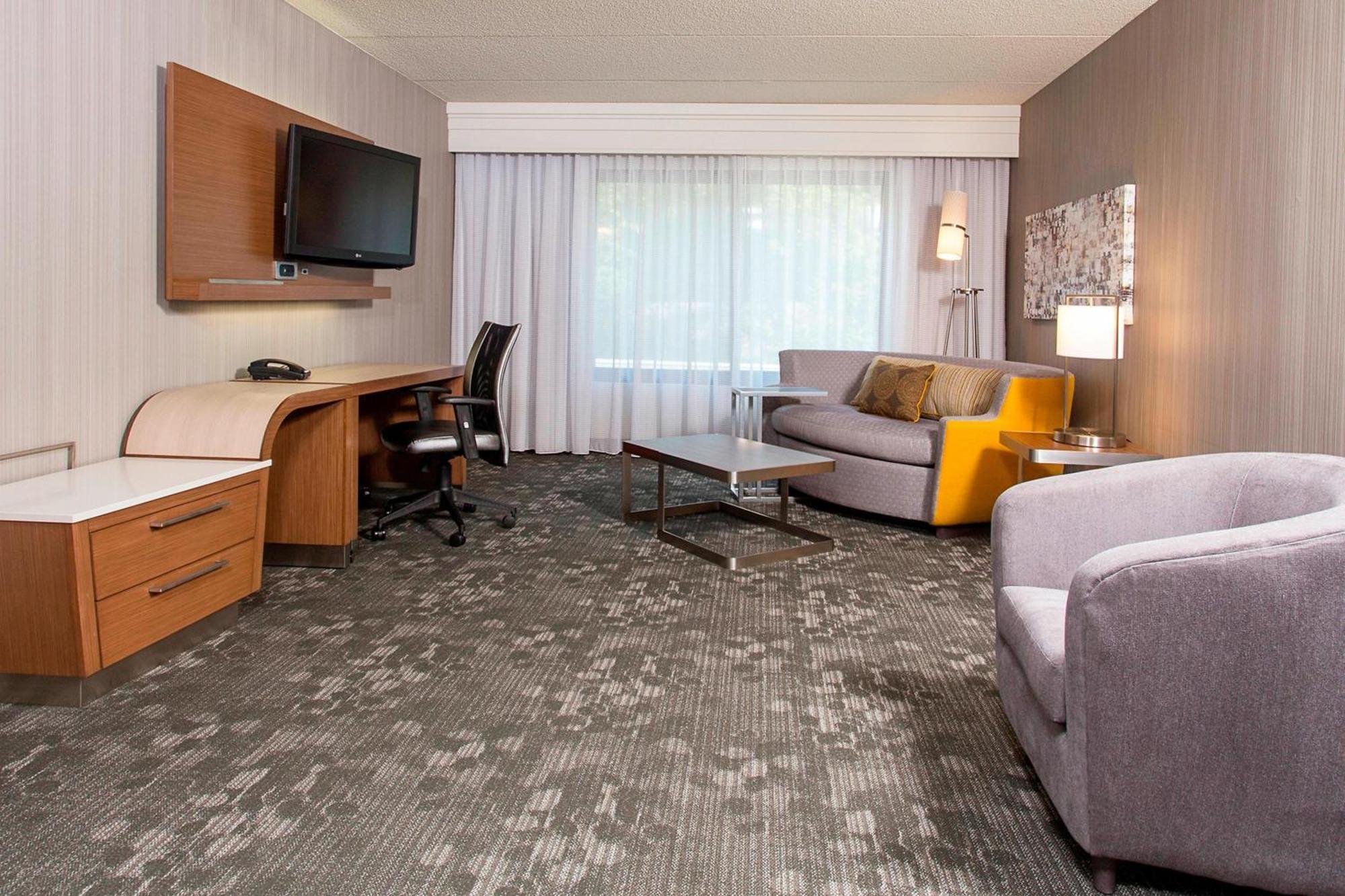 Hotel Courtyard Binghamton 3*